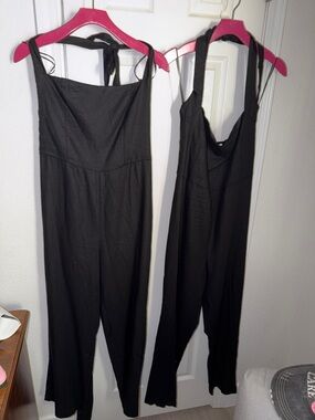 Love Tree Black Halter Jumpsuit with Tie Neck